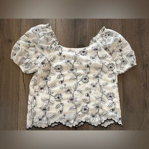Solitaire Embroidered Floral Top Size Small
